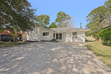 10121 Bretton Dr, Houston, TX 77016 - photo 3