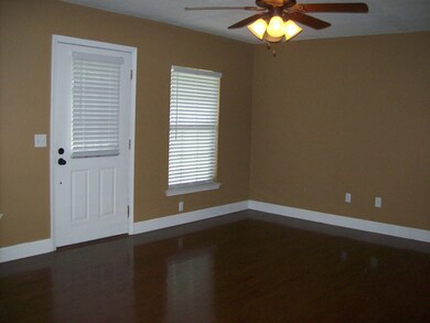 2790 Airport Rd 002