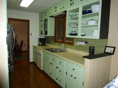 204 Leland Lake Dr, Jacksonville, IL 62650 - photo 3