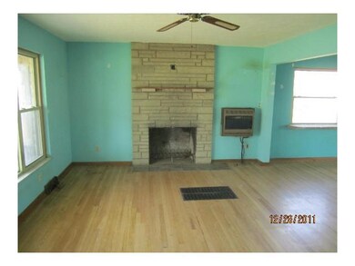 818 Rosemore Ave, Columbus, OH 43213 - photo 2