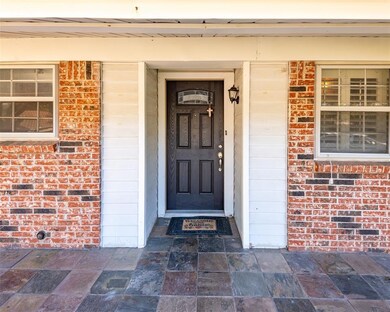 520 Holly Hill Ct, Hurst, TX 76053 - photo 4