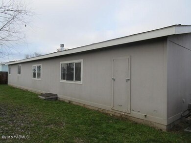 561-801967-back right view 2