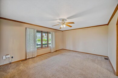 12-web-or-mls-1325 S Sandusky Ave-111