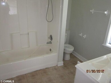 Master Bath/Spa - Front Bedroom Bathroom