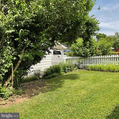 125 N Cypress Rd, Sterling, VA 20164 - photo 4