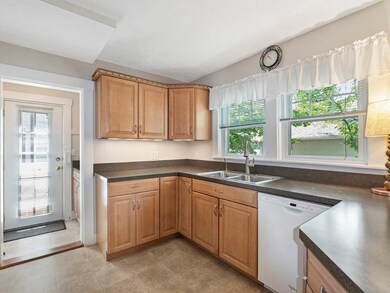 24 Tolman St, Waltham, MA 02453 - photo 5