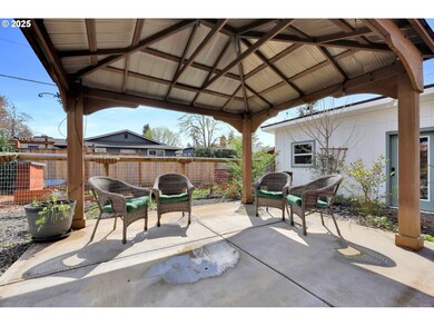 2580 Gilham Rd, Eugene, OR 97408 - photo 4