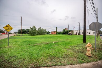 2021 Avenue H, Bay City, TX 77414 - photo 3