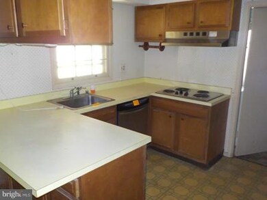 12649 Heming Ln, Bowie, MD 20716 - photo 2