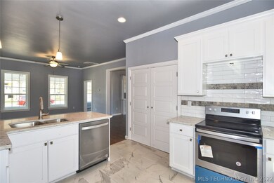 723 N Grand Ave, Okmulgee, OK 74447 - photo 7