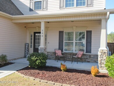 200 Wedgefield Cir - Front Porch