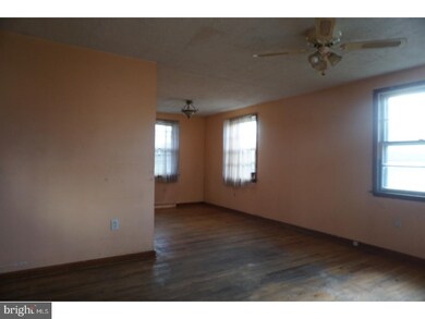 1600 Elmwood Ave, Folcroft, PA 19032 - photo 2