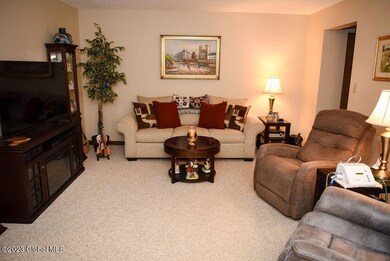 1609 Cambridge Manor Dr unit 1609, Schenectady, NY 12302 - photo 4