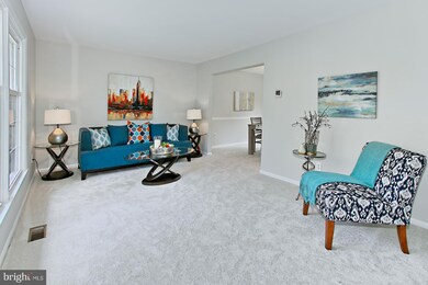 9823 Wolcott Dr, Burke, VA 22015 - photo 4