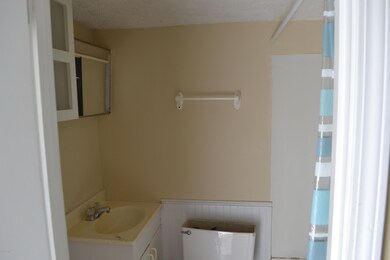 Bath in 1 Bedroom Unit
