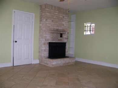 815 Dewalt St, Houston, TX 77088 - photo 5