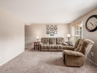 669 Simbury St, Columbus, OH 43228 - photo 6