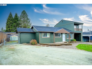 929 E 4th Ave, Riddle, OR 97469 - photo 2