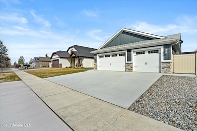 Enjoy the 3 Car Garage