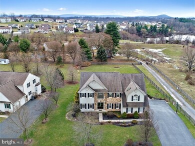 502 Farmingdale Dr, Douglassville, PA 19518 - photo 2