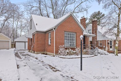 Front Left / Driveway