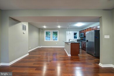 840 Lyndhurst St, Baltimore, MD 21229 - photo 4