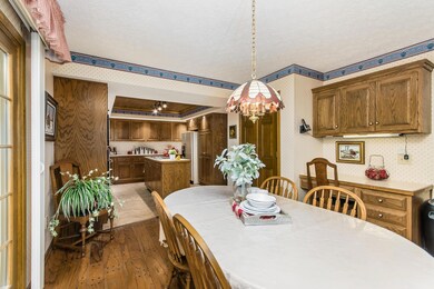 CASUAL DINING AREA