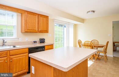 4512 Del Mar Dr, Reading, PA 19606 - photo 5