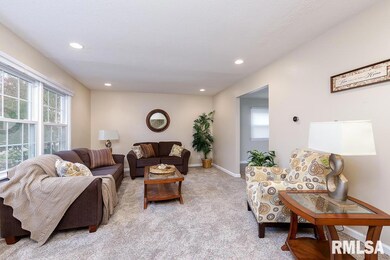 2617 Heather Ln, Bettendorf, IA 52722 - photo 2