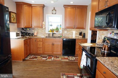 961 E Maple St, Palmyra, PA 17078 - photo 4