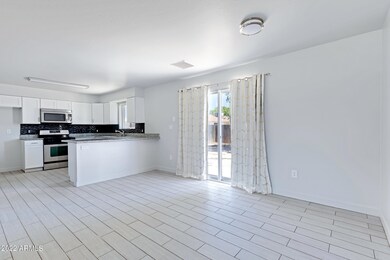 2011 N 54th Ln, Phoenix, AZ 85035 - photo 5