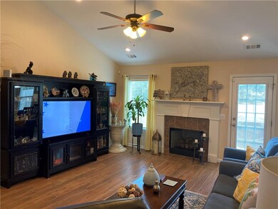 210 S Beckingham Dr, Brunswick, GA 31525 - photo 3