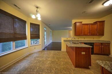 124 Ravencrest Dr, Statesville, NC 28625 - photo 6