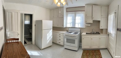 2010 W 6th St, Davenport, IA 52802 - photo 2