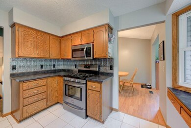 Granite counter tops, stainless steel appliances, 
