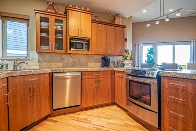 2592 N W Awbrey Point Cir Bend-large-006