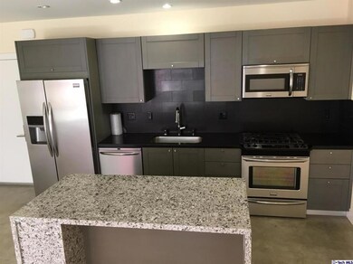 133 S Los Robles Ave unit 303, Pasadena, CA 91101 - photo 2