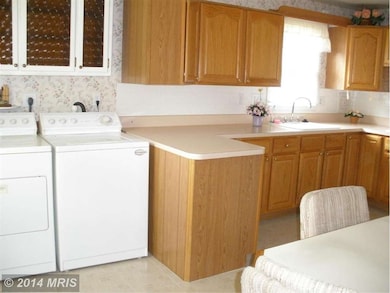 9506 Gunview Rd, Nottingham, MD 21236 - photo 5