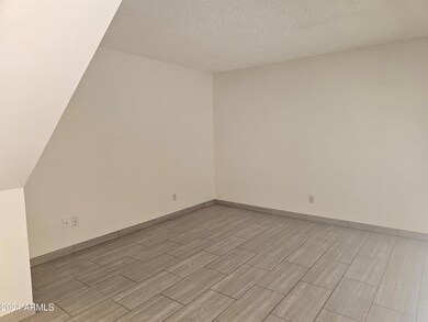 1712 E Pepper Cir unit 4, Mesa, AZ 85203 - photo 2