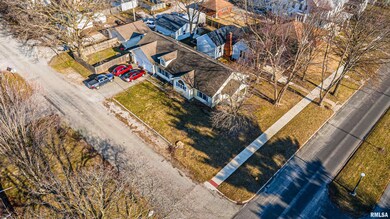 702 Wyatt Ave, Lincoln, IL 62656 - photo 2