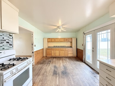 196 Green Ct unit 1, Streamwood, IL 60107 - photo 5