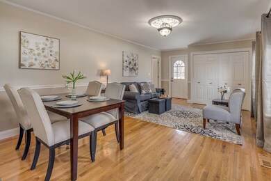 2 Melvin St unit 1, Wakefield, MA 01880 - photo 3