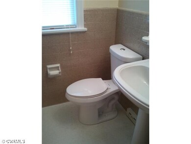 1st Floor Plan - One of 2 remodeled full baths wit