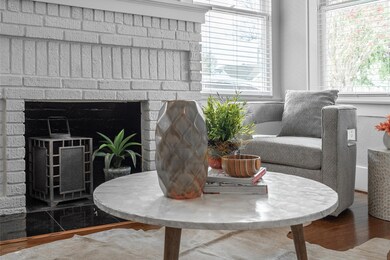 1026 E 16th St, Houston, TX 77009 - photo 4