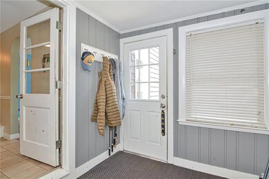 585 Child St, Warren, RI 02885 - photo 4