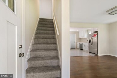 5563 Oakland Rd, Halethorpe, MD 21227 - photo 4