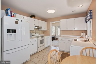 6 Greencastle Rd, Sterling, VA 20164 - photo 3