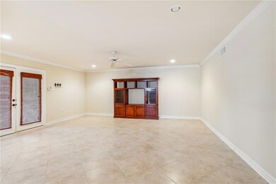 Living room/dining room