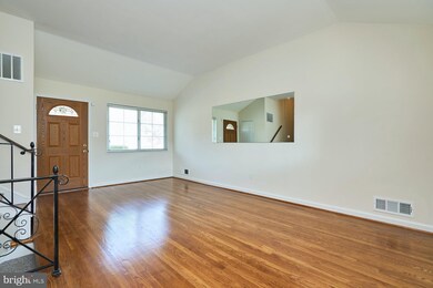 411 Saint Margarets Dr, Capitol Heights, MD 20743 - photo 4