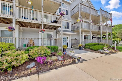 37510 Jefferson Ave unit 203, Harrison Township, MI 48045 - photo 2